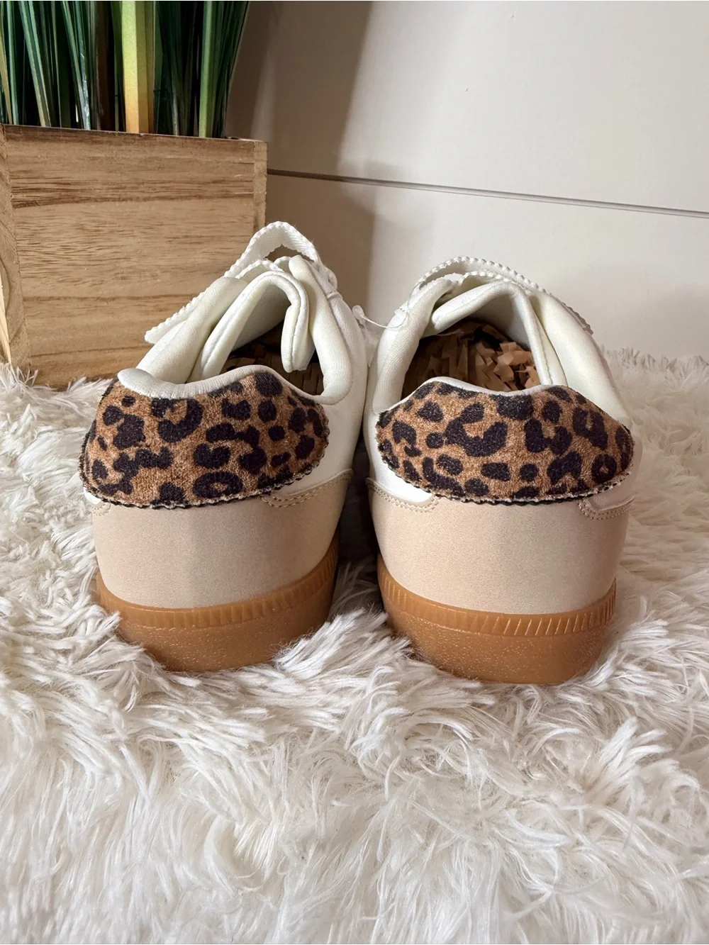 DV by Dolce Vita Quick Velcro Strap Faux Leather Sneakers White Leopard Sz 8.5